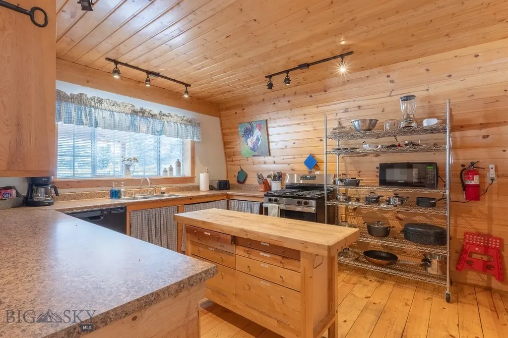 286 Mule Deer Road West Yellowstone MT 59758