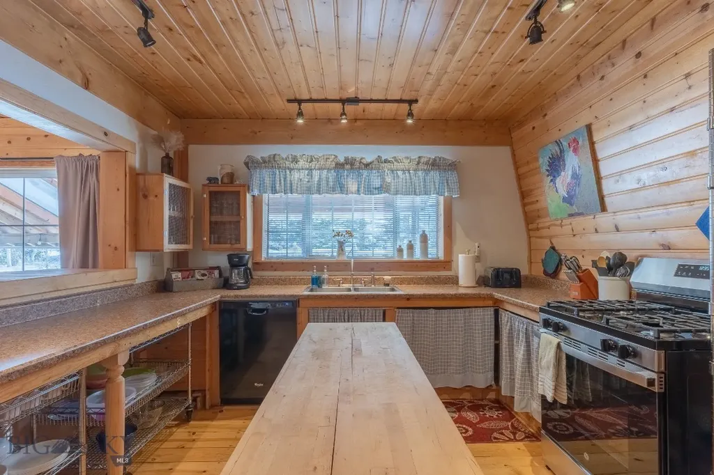 286 Mule Deer Road West Yellowstone MT 59758