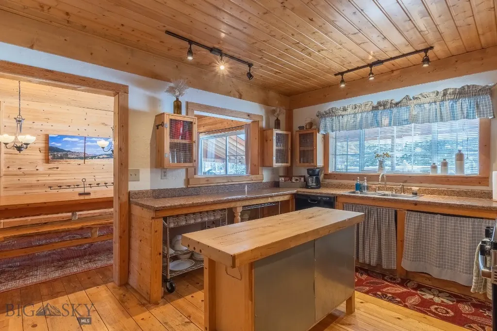 286 Mule Deer Road West Yellowstone MT 59758