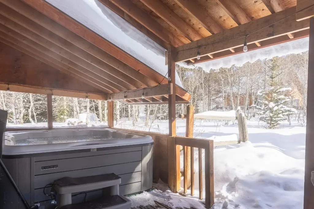 286 Mule Deer Road West Yellowstone MT 59758