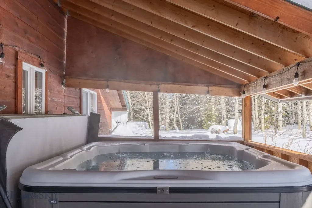 286 Mule Deer Road West Yellowstone MT 59758