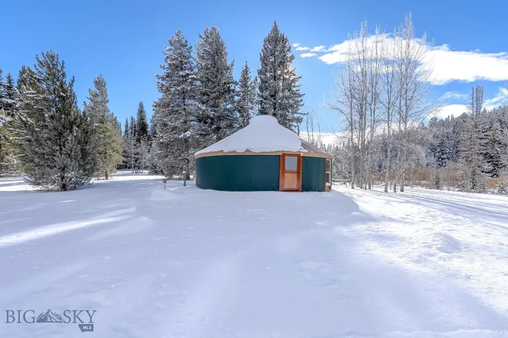 286 Mule Deer Road West Yellowstone MT 59758