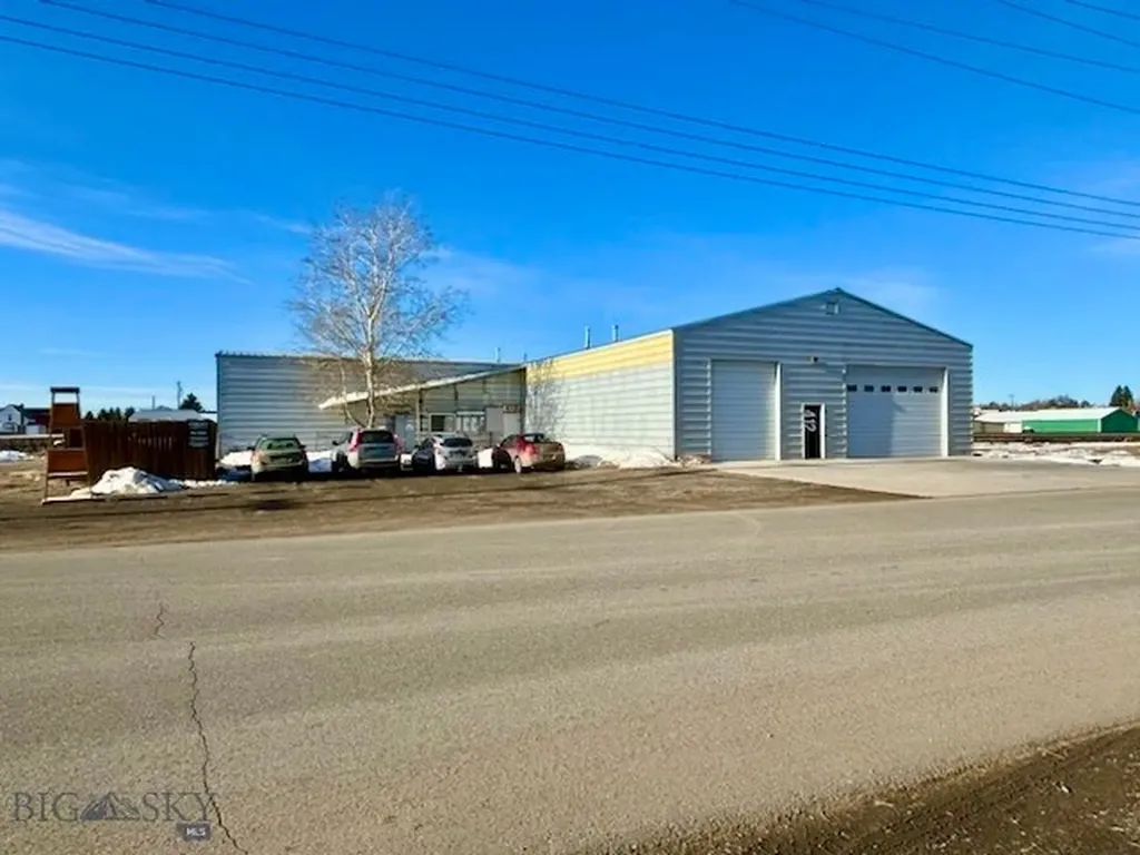 412 E Railroad Avenue N Manhattan MT 59741