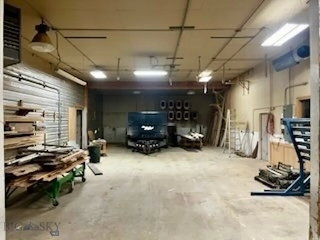 412 E Railroad Avenue N Manhattan MT 59741