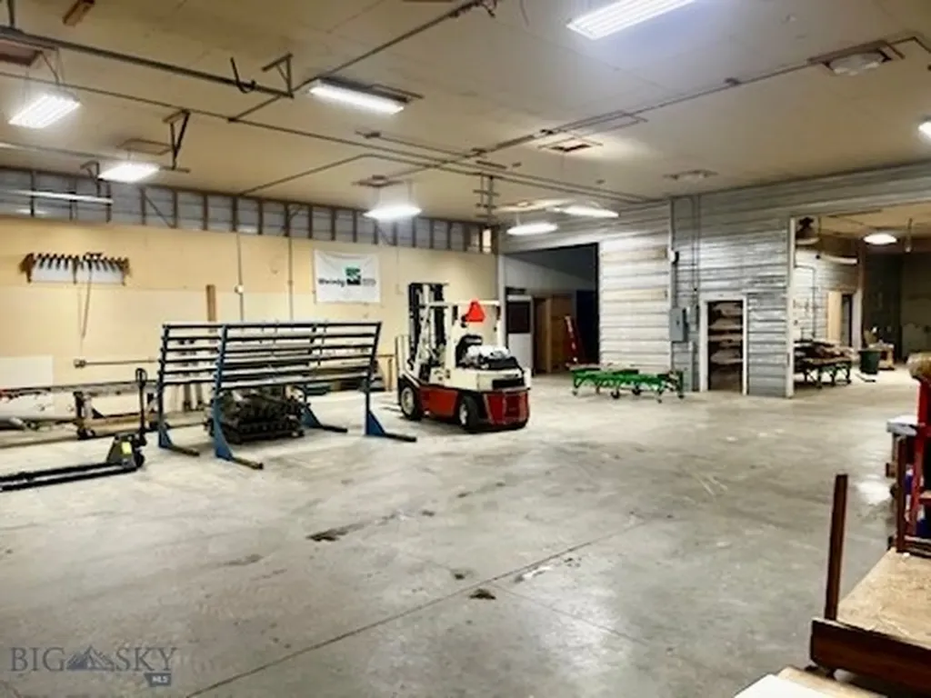 412 E Railroad Avenue N Manhattan MT 59741