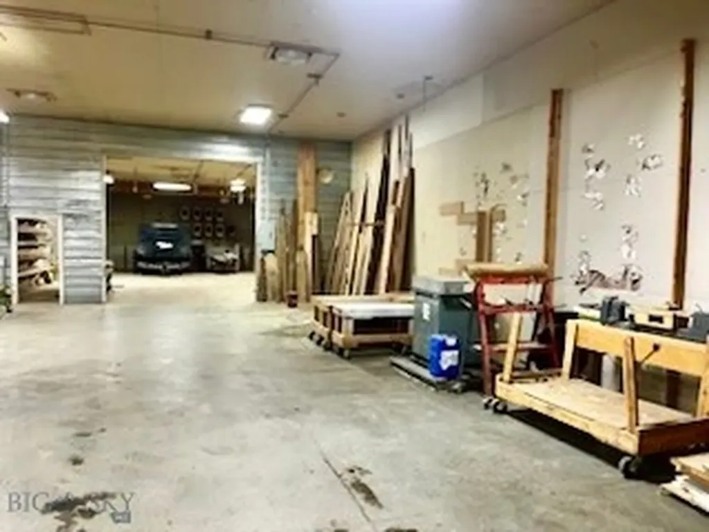 412 E Railroad Avenue N Manhattan MT 59741