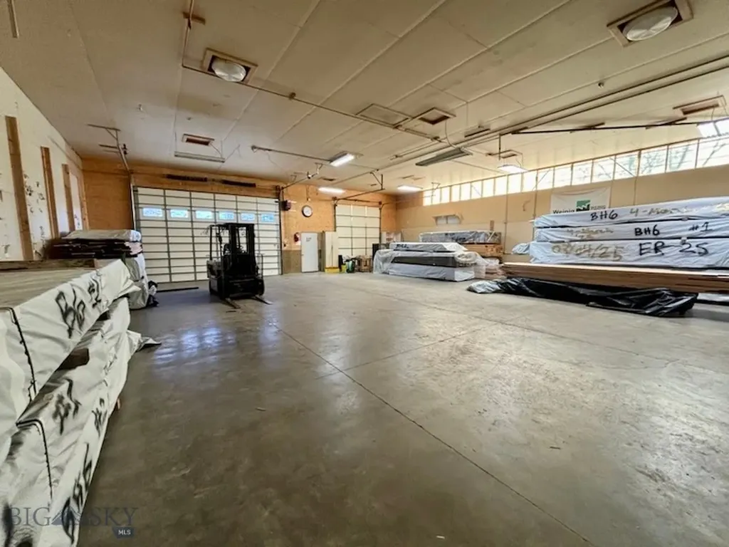 412 E Railroad Avenue N Manhattan MT 59741