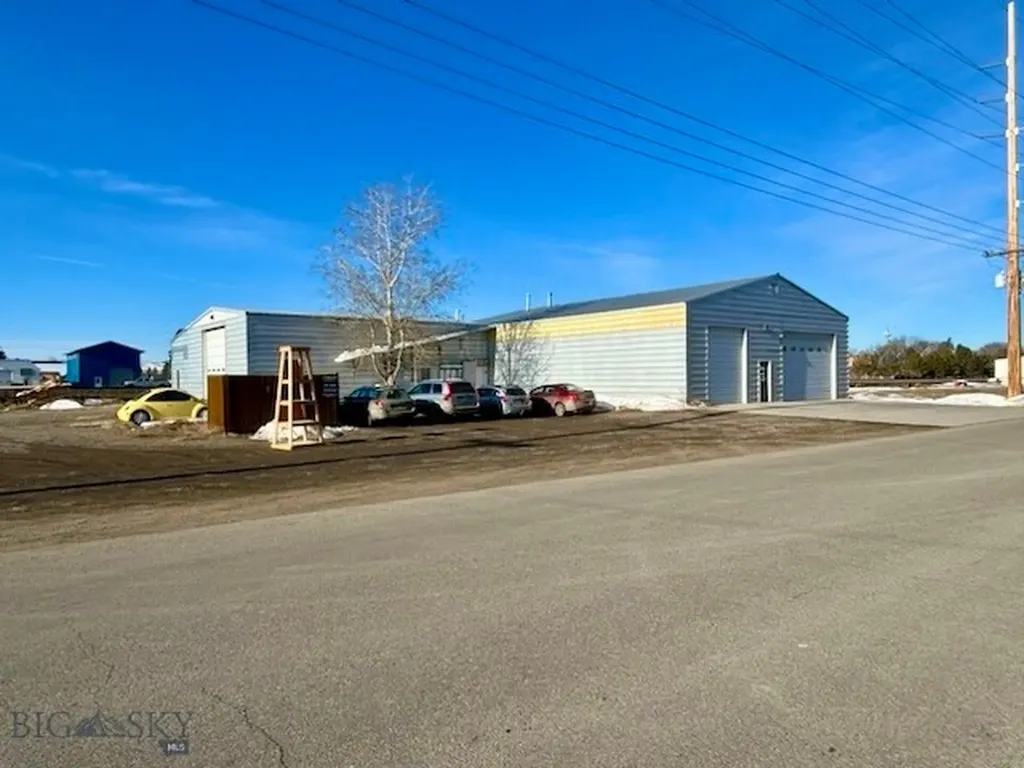412 E Railroad Avenue N Manhattan MT 59741