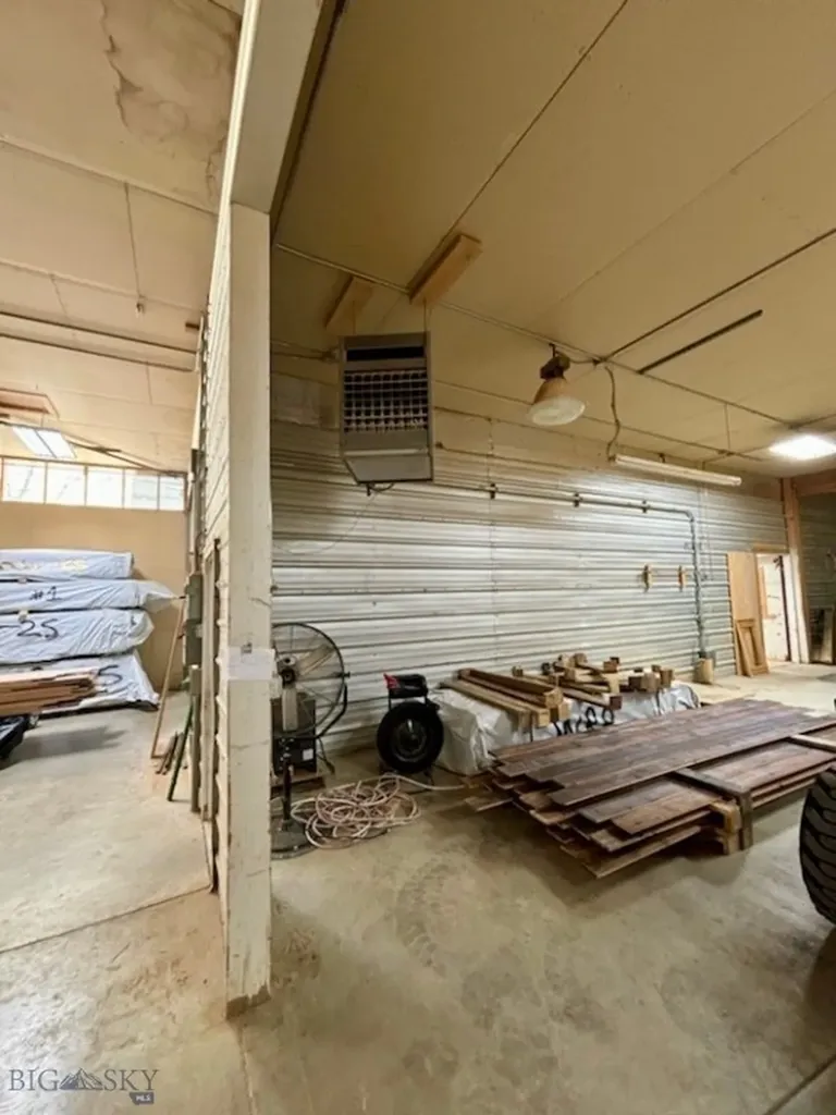 412 E Railroad Avenue N Manhattan MT 59741
