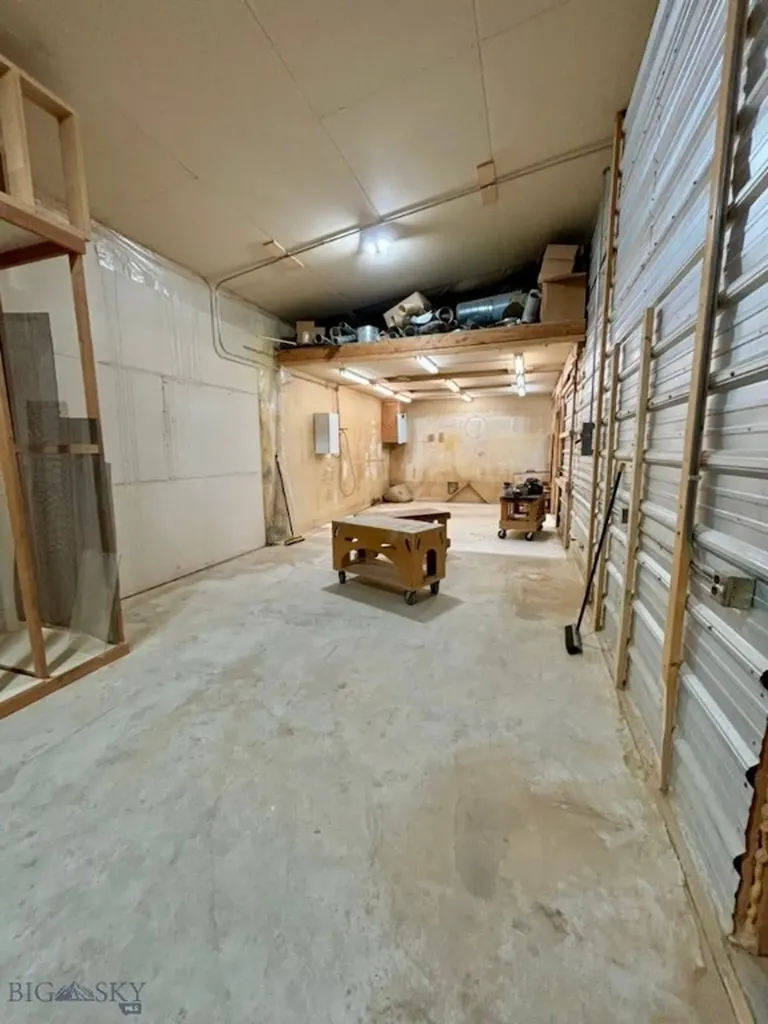 412 E Railroad Avenue N Manhattan MT 59741