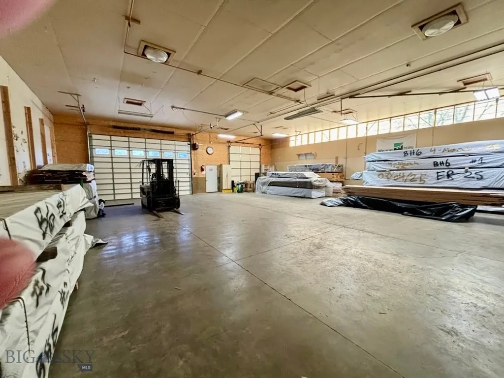 412 E Railroad Avenue N Manhattan MT 59741