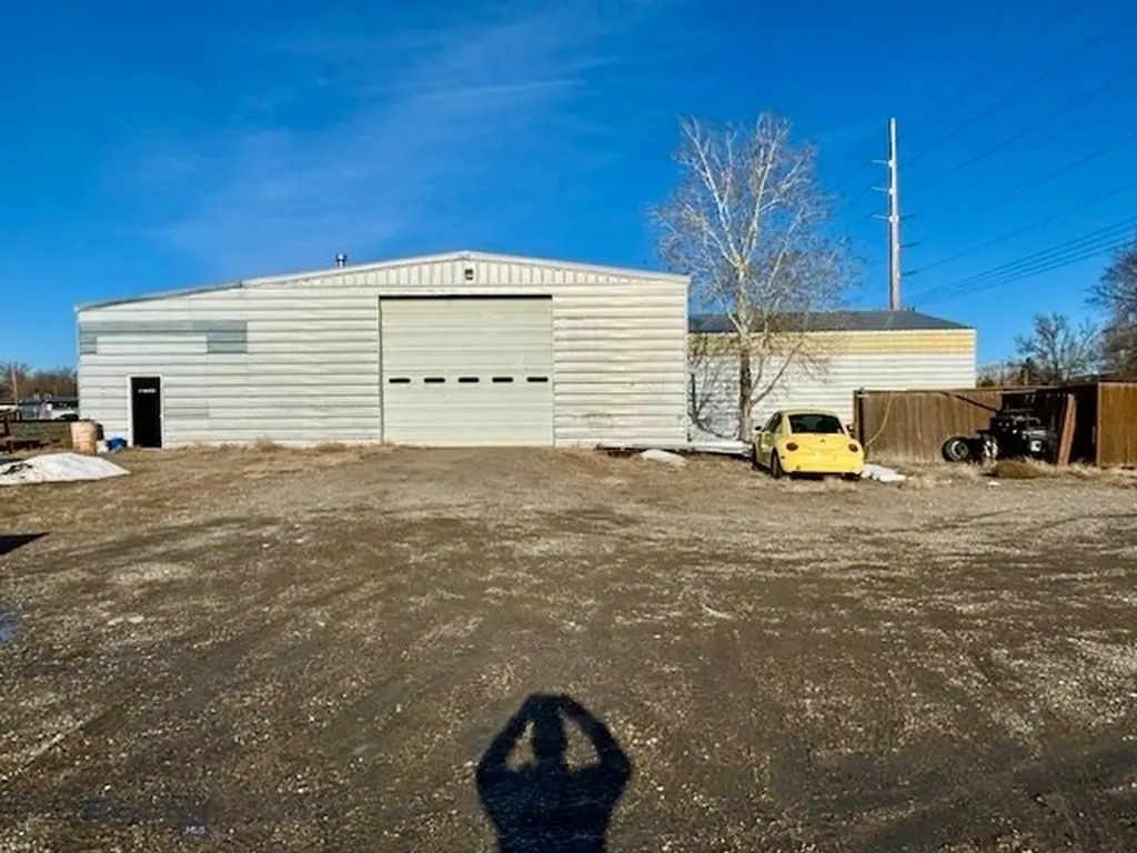 412 E Railroad Avenue N Manhattan MT 59741