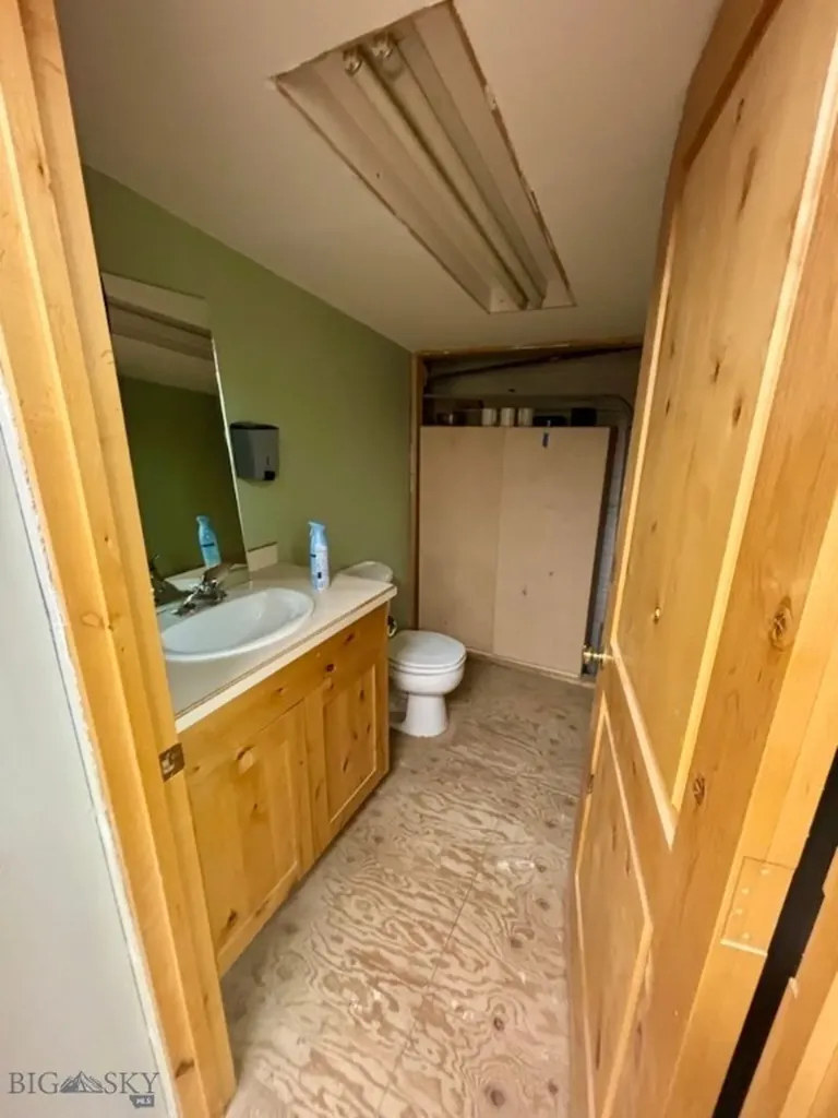 412 E Railroad Avenue N Manhattan MT 59741