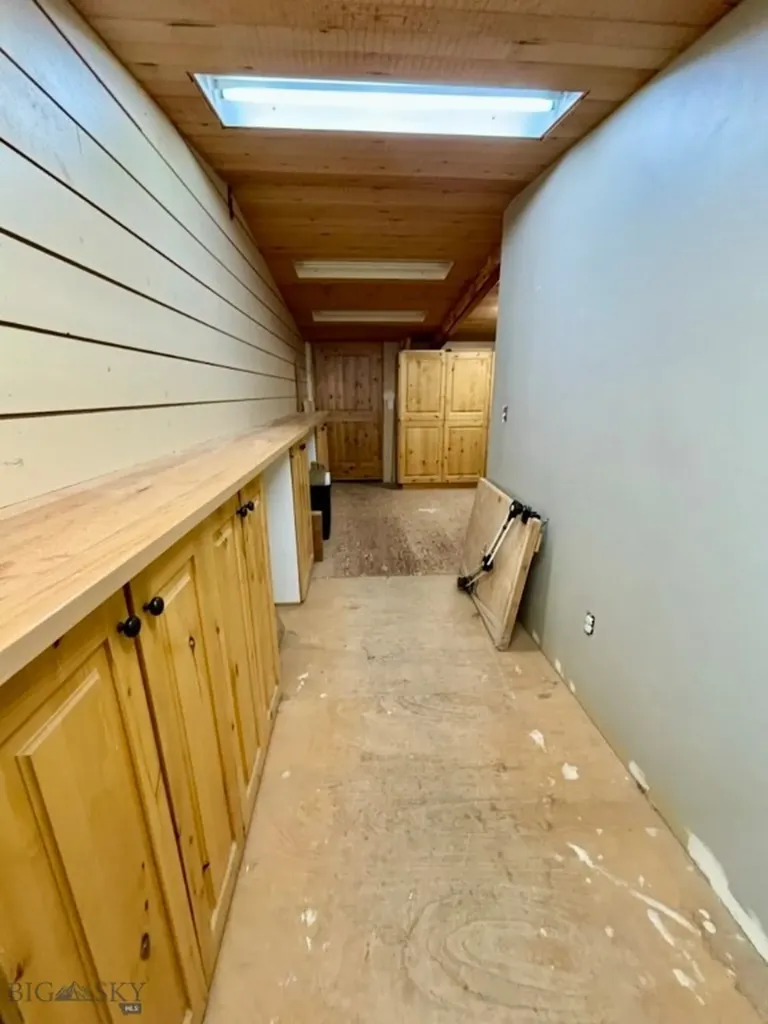 412 E Railroad Avenue N Manhattan MT 59741