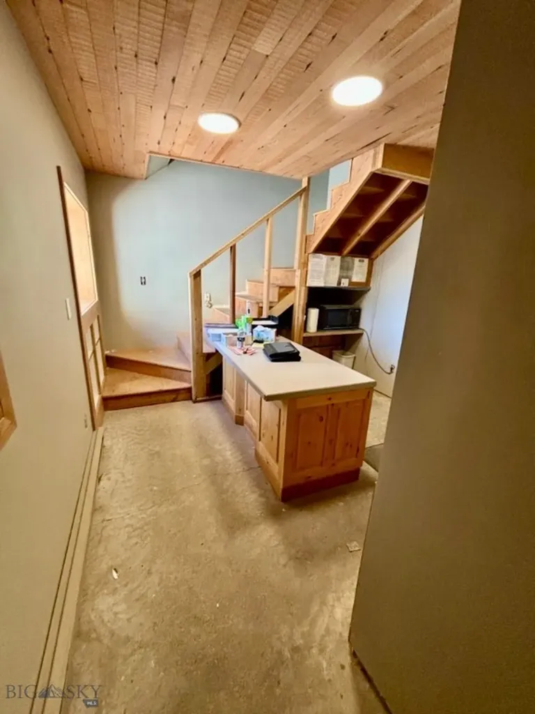 412 E Railroad Avenue N Manhattan MT 59741