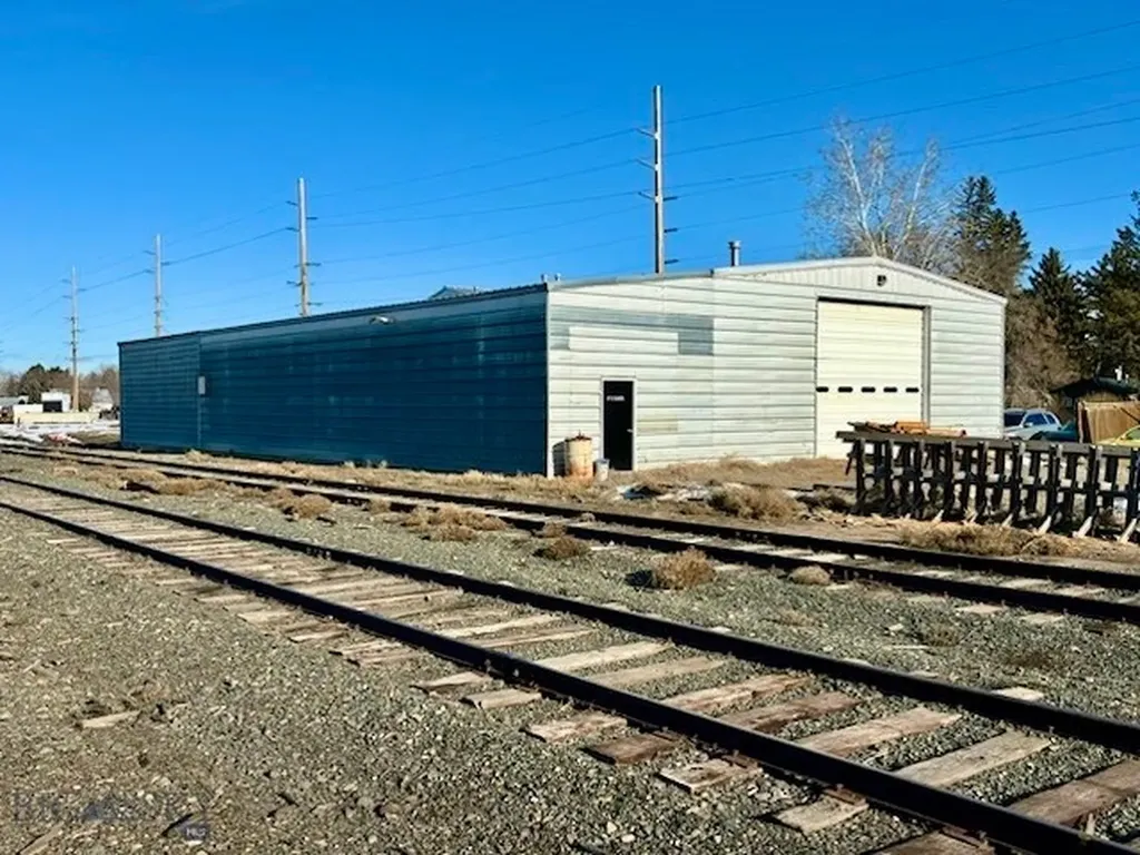 412 E Railroad Avenue N Manhattan MT 59741