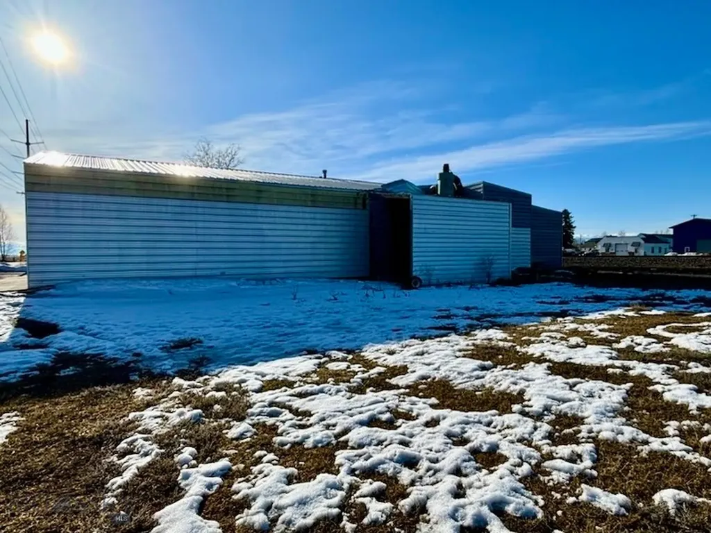 412 E Railroad Avenue N Manhattan MT 59741