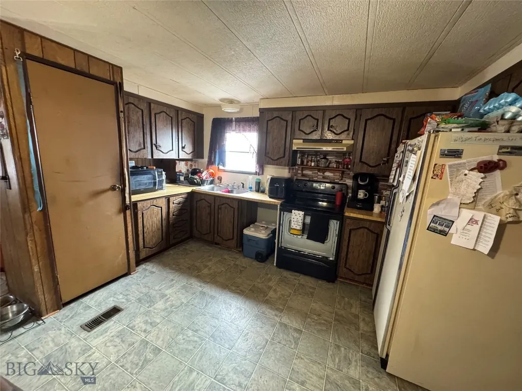 513 E Legion Avenue Whitehall MT 59759