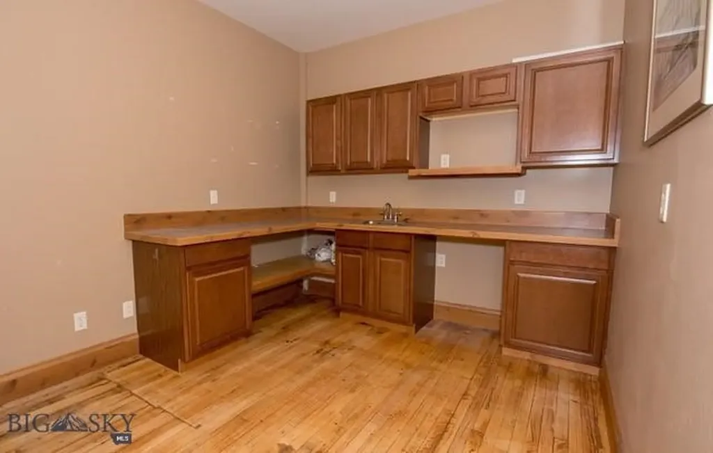 102 W Main Street Manhattan MT 59741