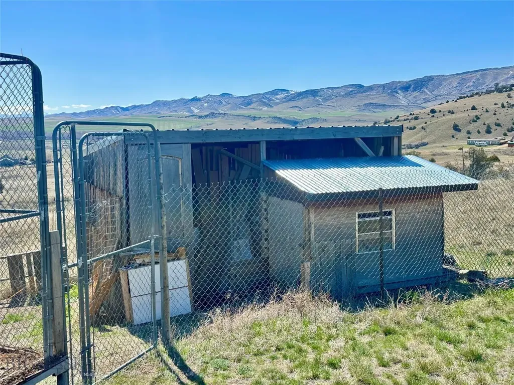 12193 Old Coach Road Three Forks MT 59752