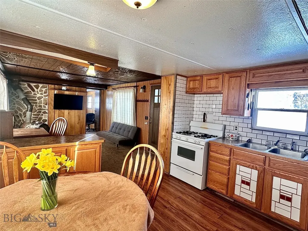 12193 Old Coach Road Three Forks MT 59752