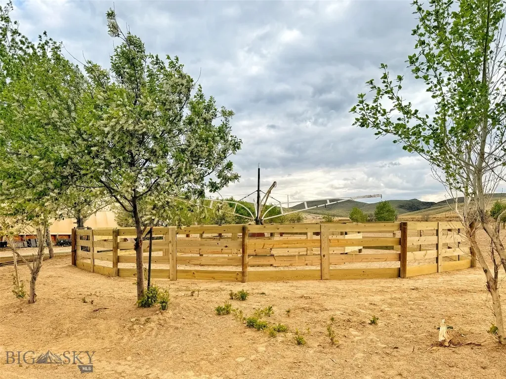 600 Blue Ribbon Lane Dillon MT 59725