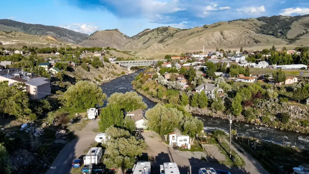 104 Vista Street Gardiner MT 59030