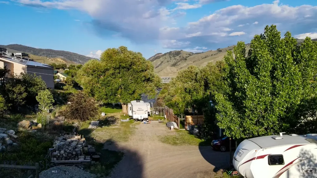 104 Vista Street Gardiner MT 59030
