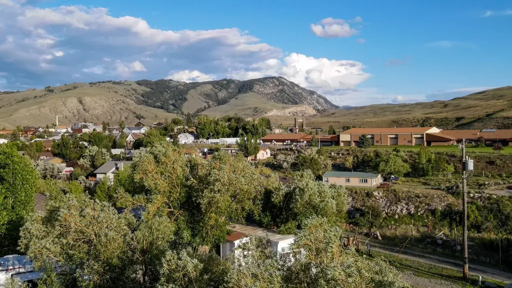 104 Vista Street Gardiner MT 59030