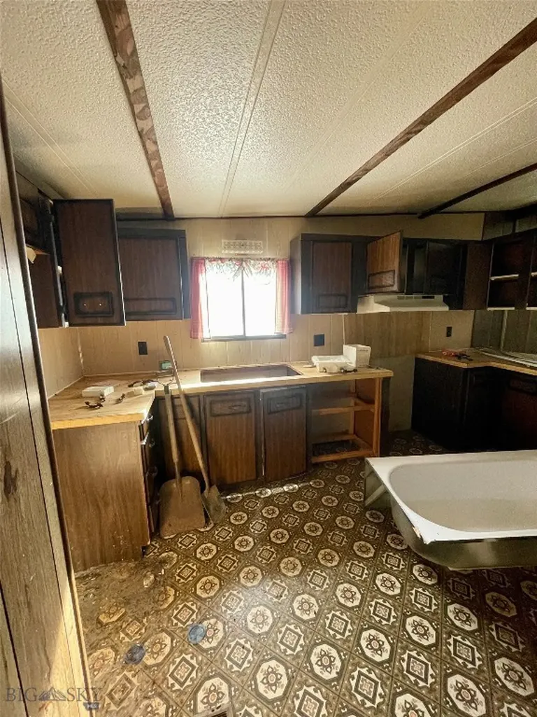 730 Utah Street Chinook MT 59523
