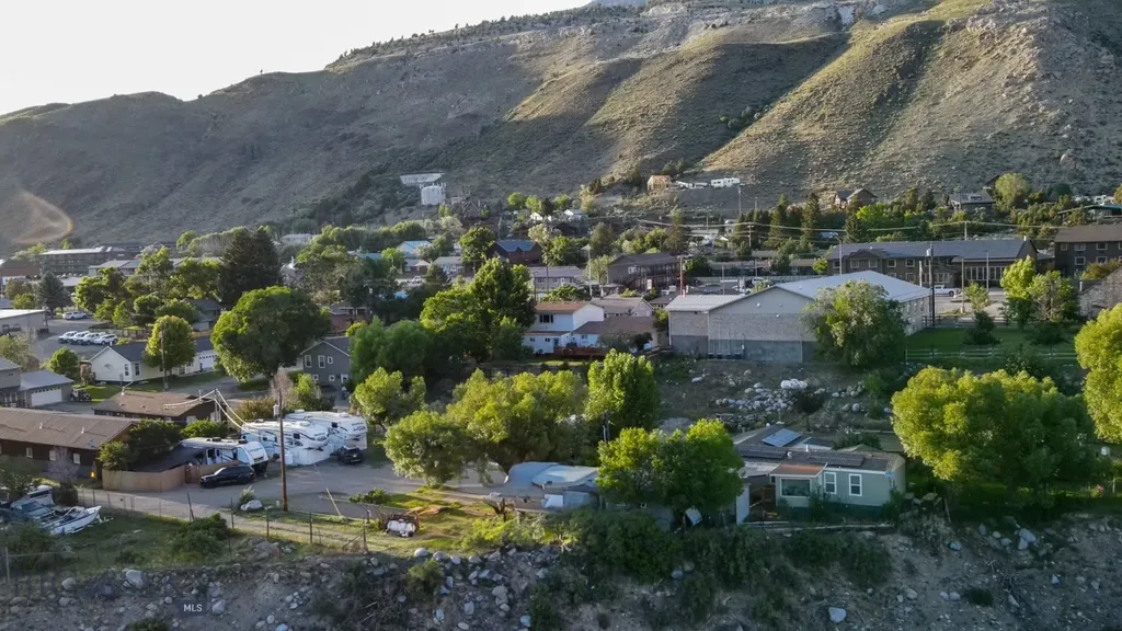 104 Vista Street Gardiner MT 59030
