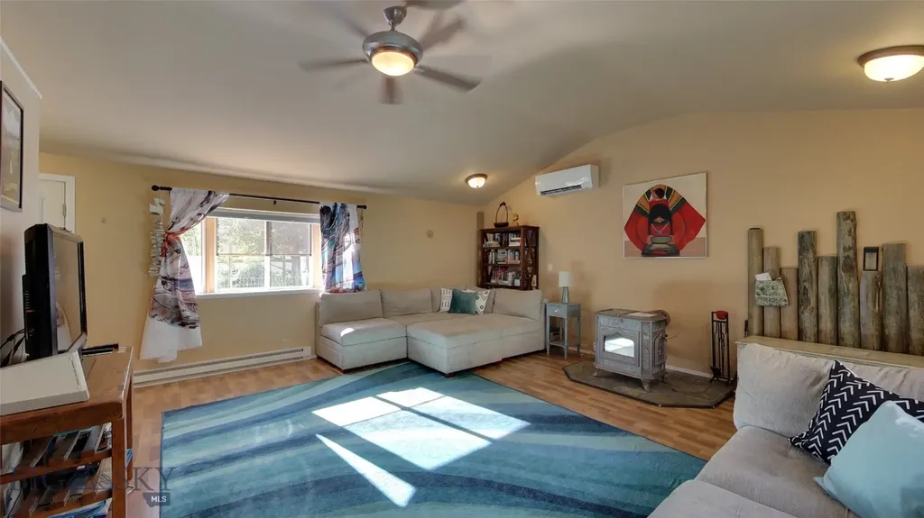 104 Vista Street Gardiner MT 59030