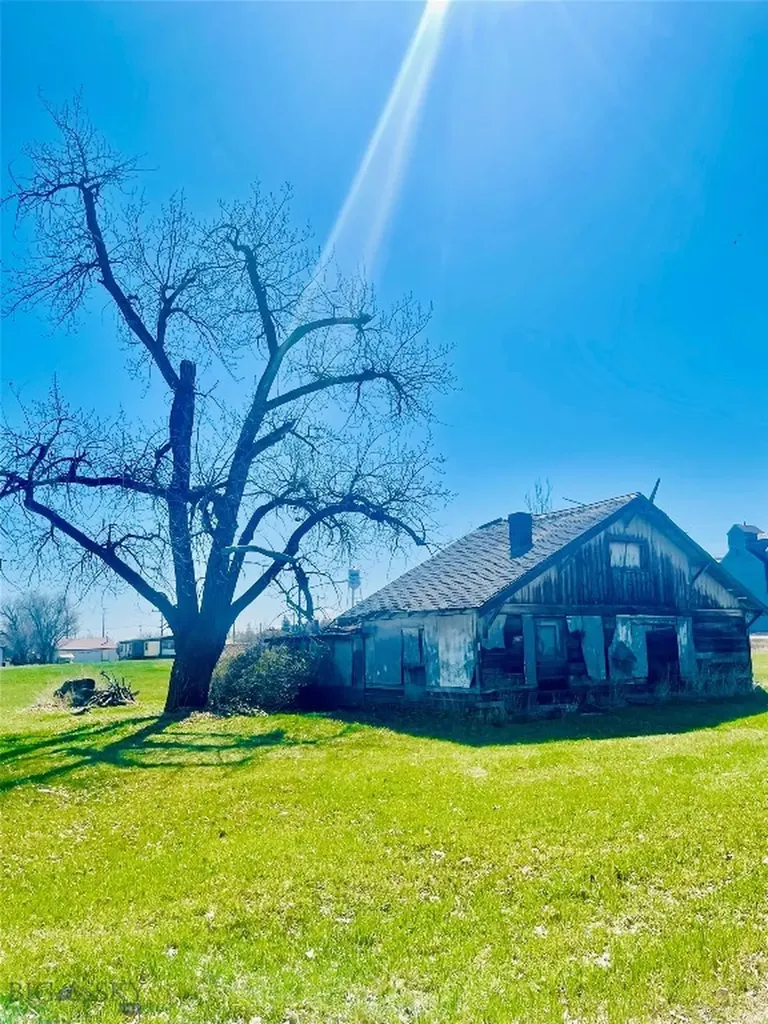 1314 Missouri Street Chinook MT 59523