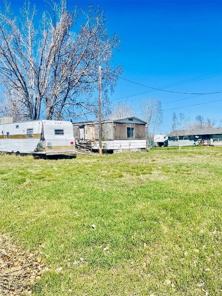 1314 Missouri Street Chinook MT 59523