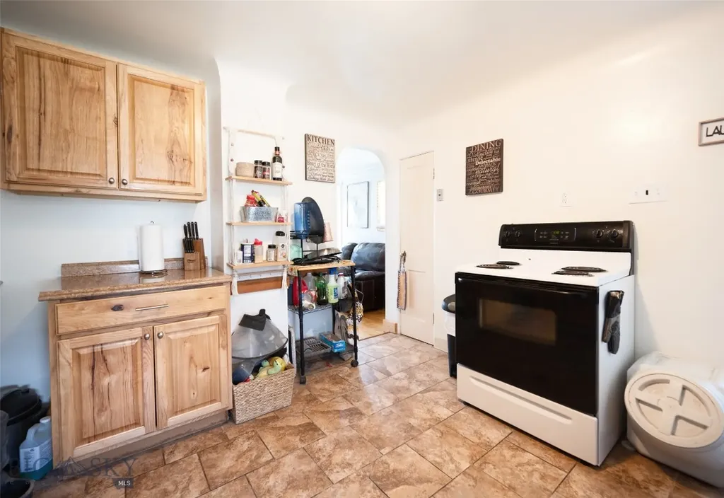 31 N Dakota Dillon MT 59725