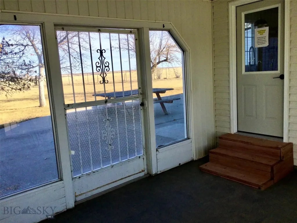 1481 Countyline Road Vaughn MT 59487