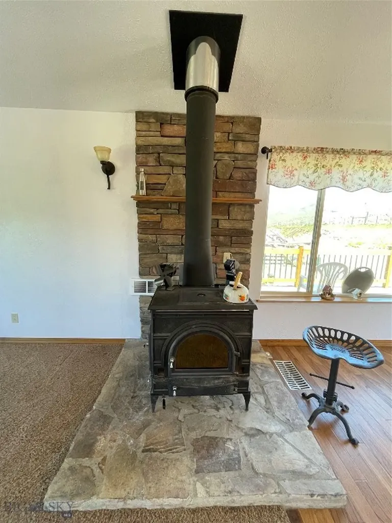 2900 Pioneer Mountains Scenic Byway Polaris MT 59746