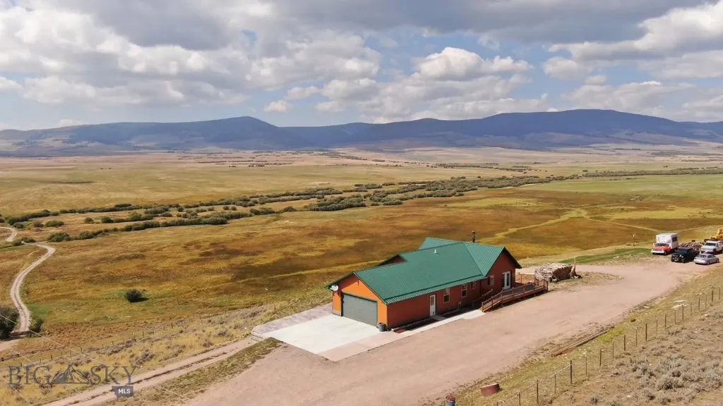 2900 Pioneer Mountains Scenic Byway Polaris MT 59746