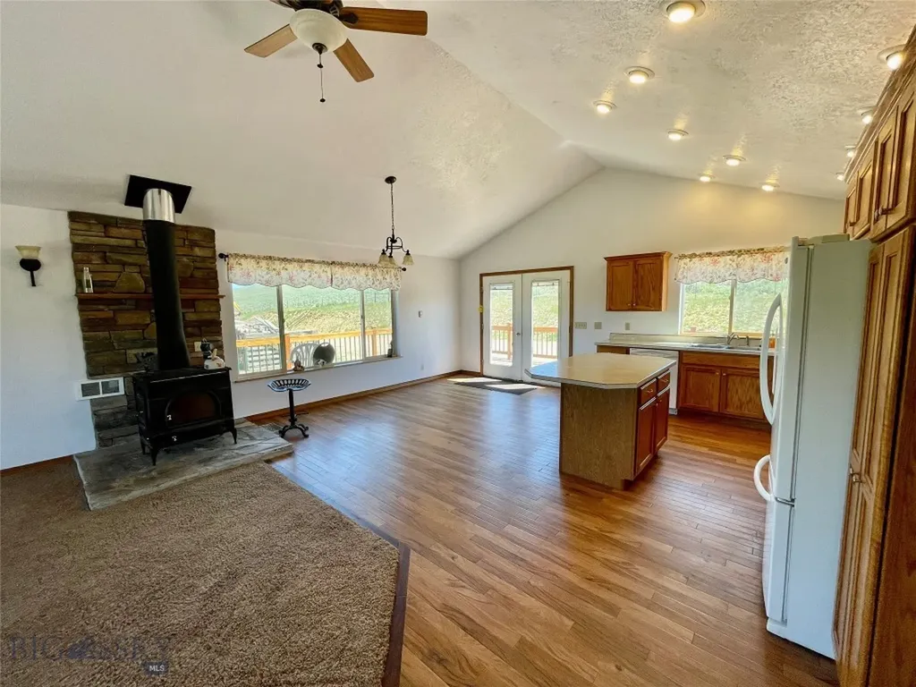 2900 Pioneer Mountains Scenic Byway Polaris MT 59746