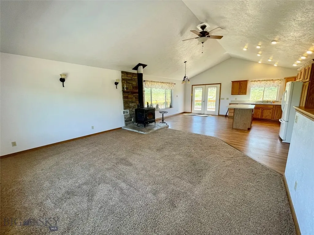 2900 Pioneer Mountains Scenic Byway Polaris MT 59746