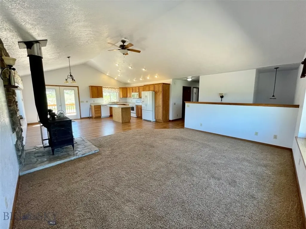 2900 Pioneer Mountains Scenic Byway Polaris MT 59746