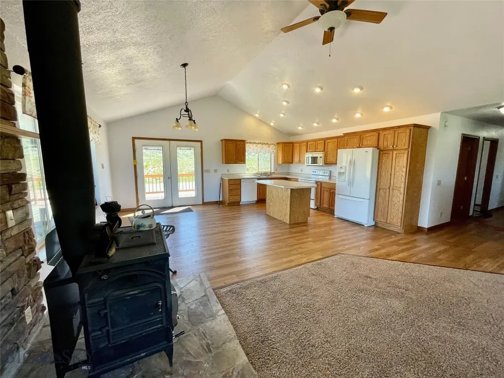 2900 Pioneer Mountains Scenic Byway Polaris MT 59746