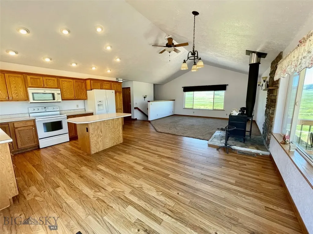 2900 Pioneer Mountains Scenic Byway Polaris MT 59746