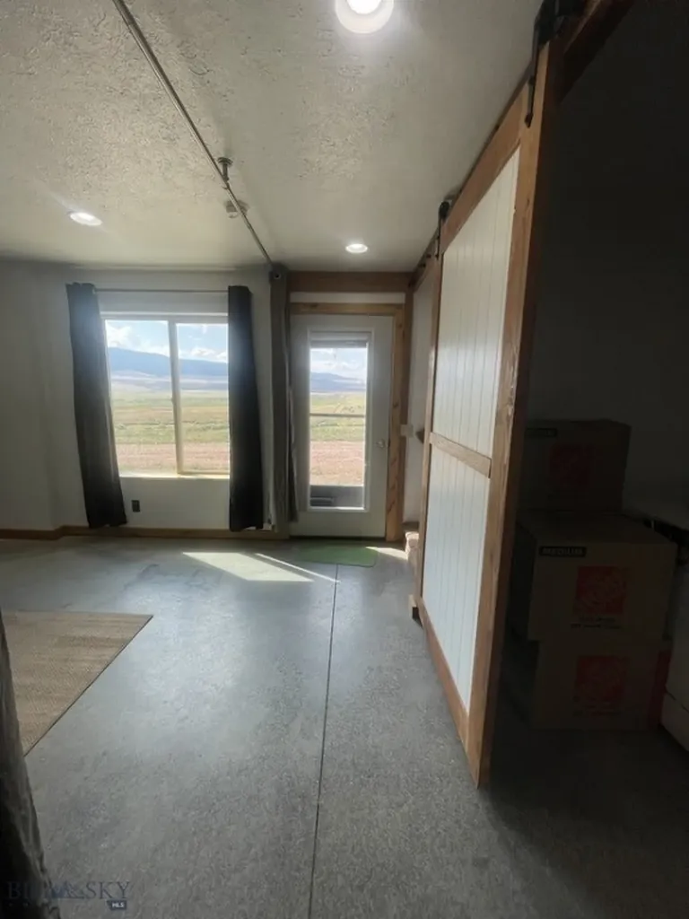 2900 Pioneer Mountains Scenic Byway Polaris MT 59746