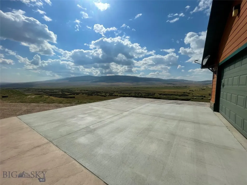 2900 Pioneer Mountains Scenic Byway Polaris MT 59746