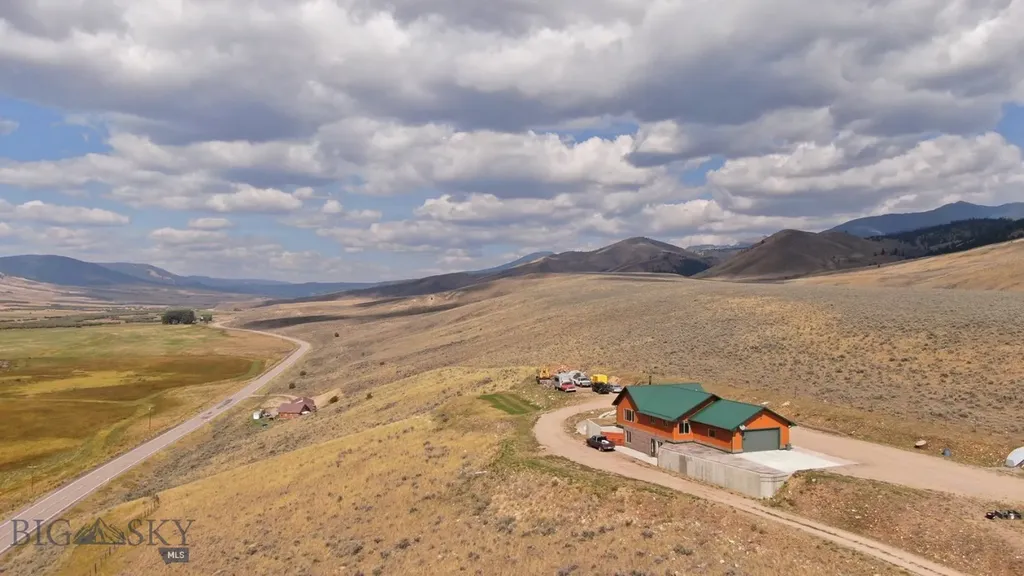 2900 Pioneer Mountains Scenic Byway Polaris MT 59746