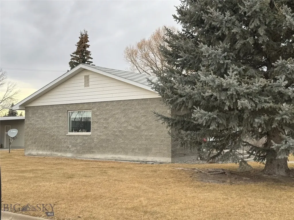 720 & 722 1st Avenue E Three Forks MT 59752