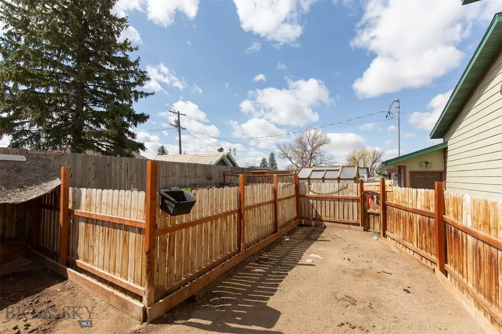 106 E Hamilton Street Sheridan MT 59749