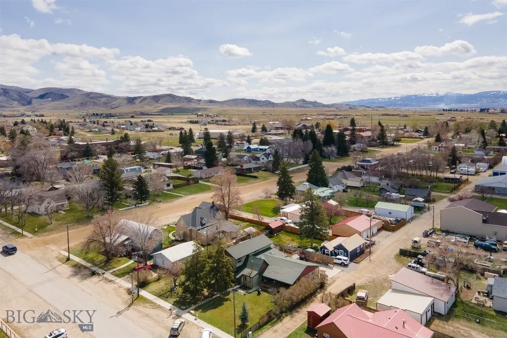 106 E Hamilton Street Sheridan MT 59749