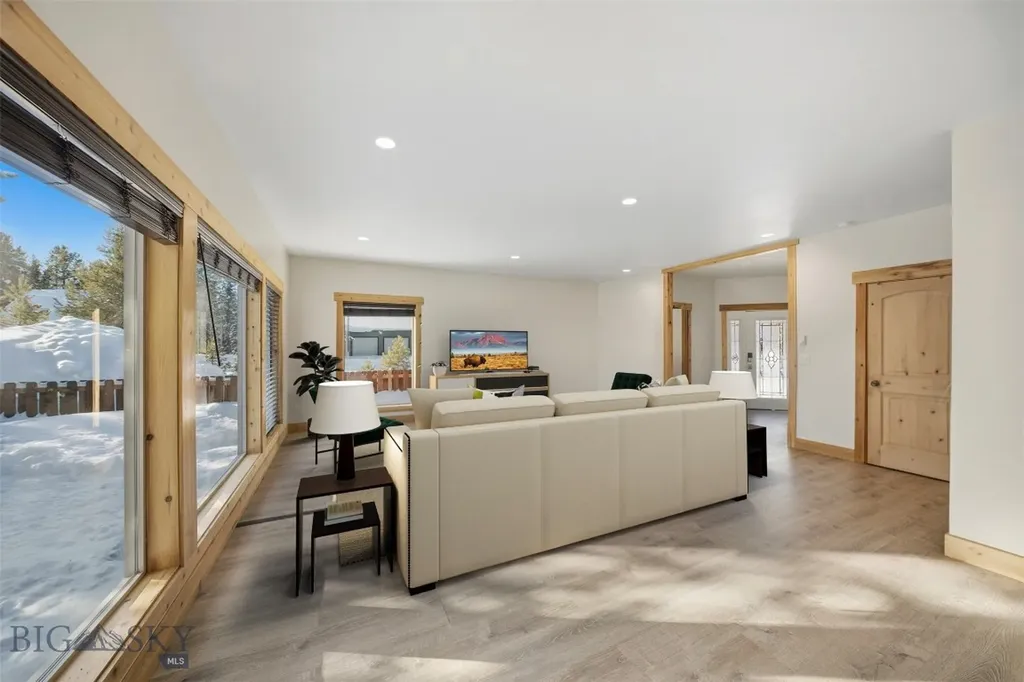 532 Gallatin Avenue West Yellowstone MT 59758